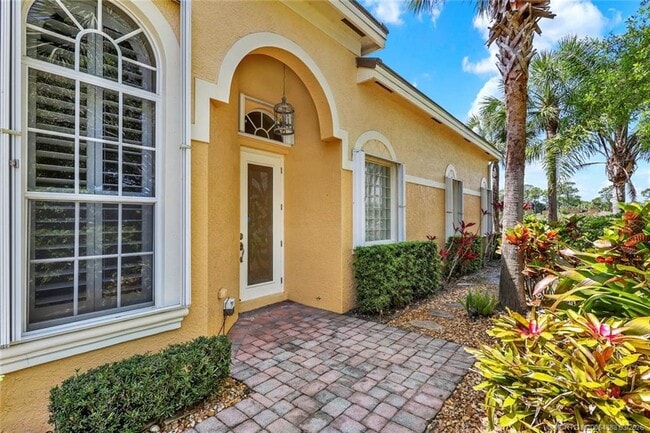 Building Photo - 2434 SW Island Creek Trail