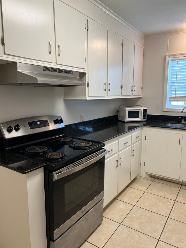 Building Photo - Beautiful Home for Lease