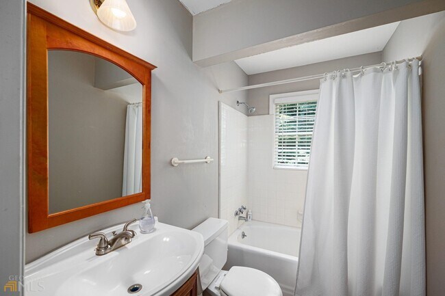 Building Photo - 521 Hollydale Ct NW