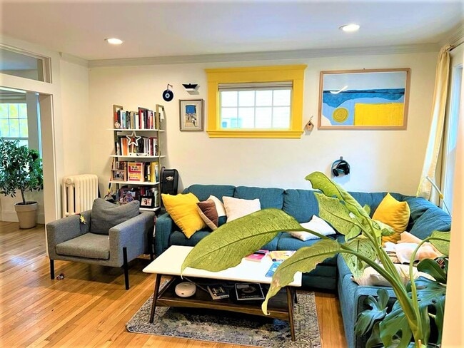 Building Photo - Boston Rental! A GREAT LOCATION to live in...