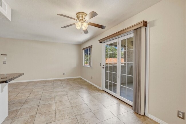 Building Photo - Upgraded 2 bedroom 2 bath upstairs condo