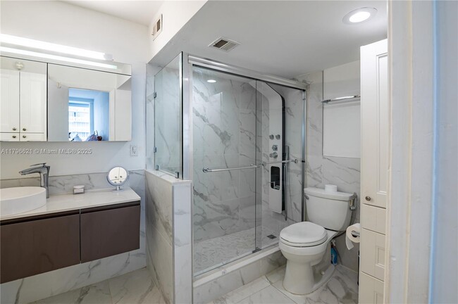 Building Photo - 7545 E Treasure Dr