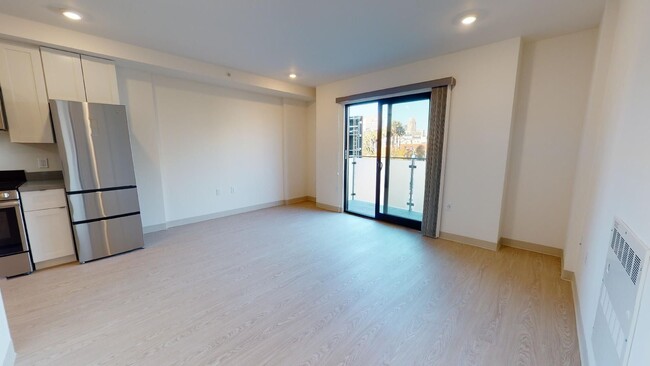 Interior Photo - 345 6th