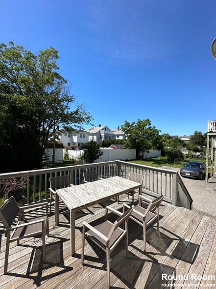 Building Photo - 62 Litchfield St