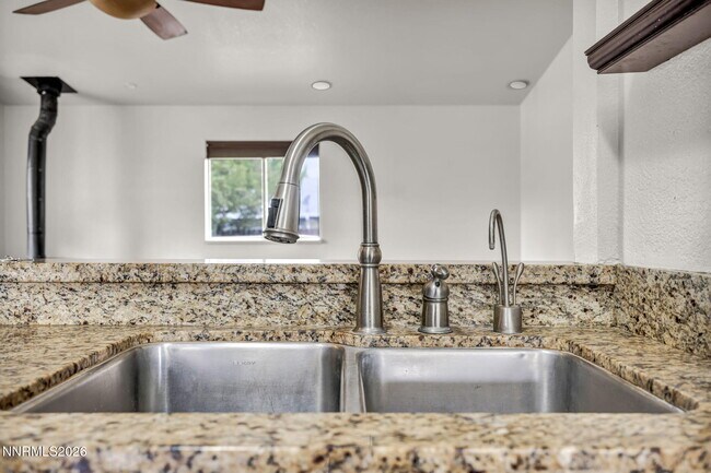 Building Photo - 17575 Parrot Dr