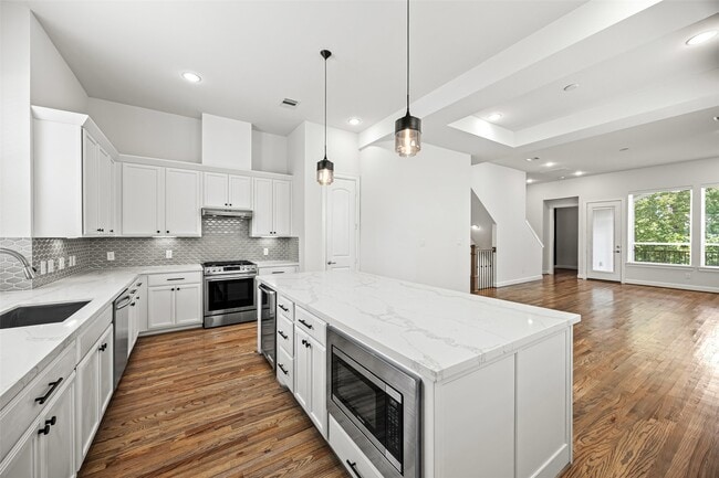Building Photo - 719 Leverkuhn St