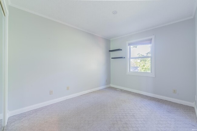 Building Photo - 657 E Heather Dr