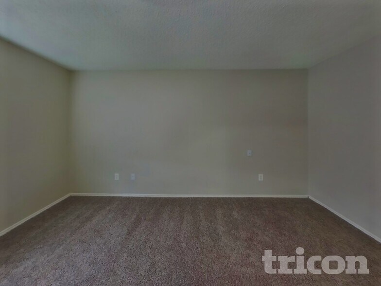 Building Photo - 916 Ashmount Ln
