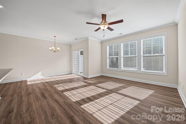 Building Photo - 1018 Chicory Trce