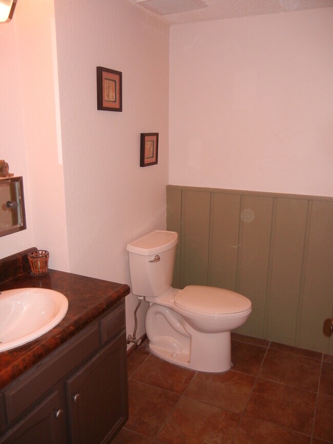 Building Photo - Cute 3 Bedroom Condo- Walking Distance to MSU Campus!