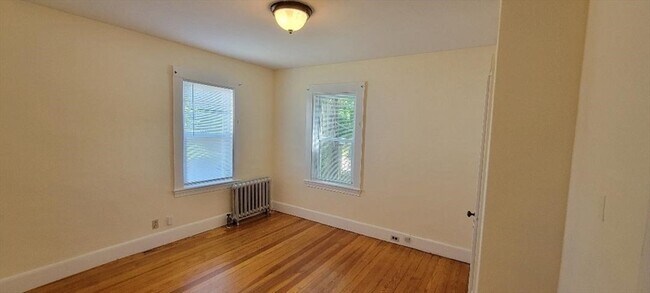 Building Photo - 10-12 Brookway Rd