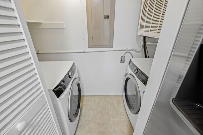 Building Photo - 5900 Patterson Ave