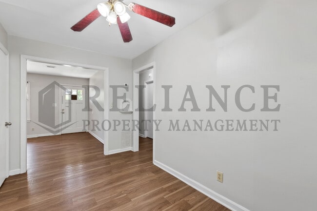 Building Photo - 709 S Pinecrest St