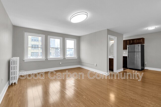 Building Photo - 1015 Amherst St