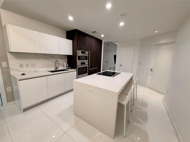 Building Photo - 851 NE 1st Ave