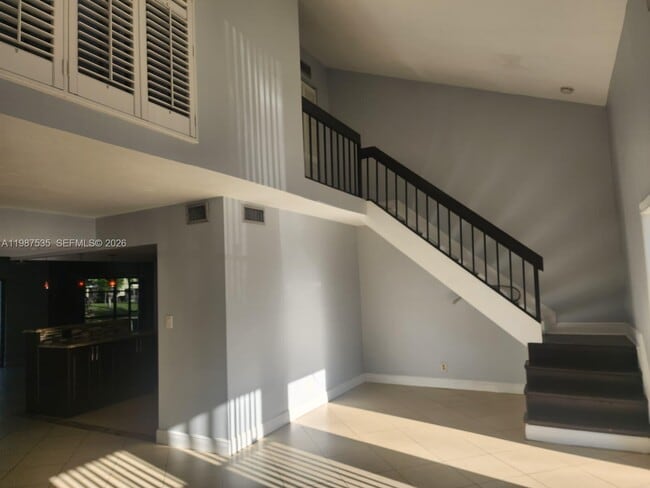 Building Photo - 537 N University Dr