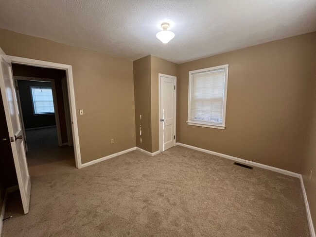 Building Photo - Charming Brick House off Fort Avenue