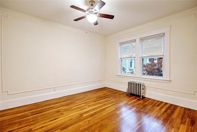 Building Photo - 127 Evergreen St