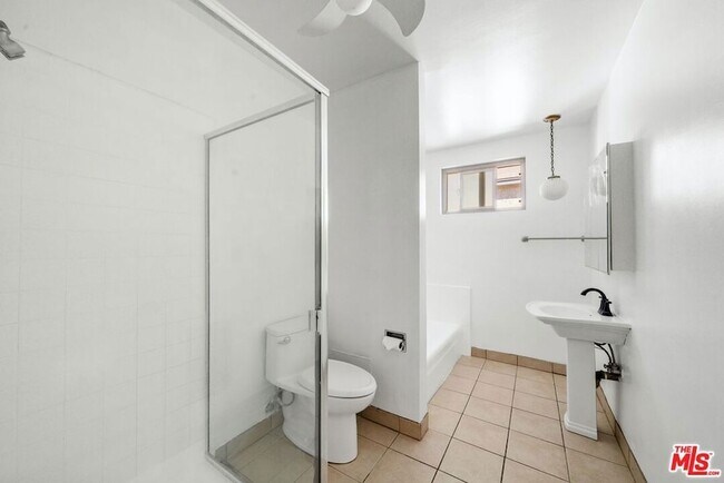 Building Photo - 11585 Riverside Dr