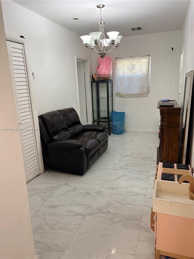 Building Photo - 1560 NW 25th Ave