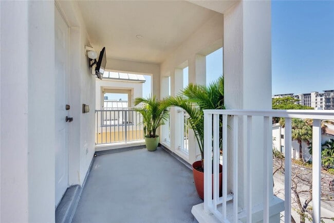 Building Photo - 538 NE 7th Ave