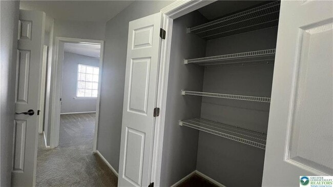 Building Photo - 1732 Pinewind Dr