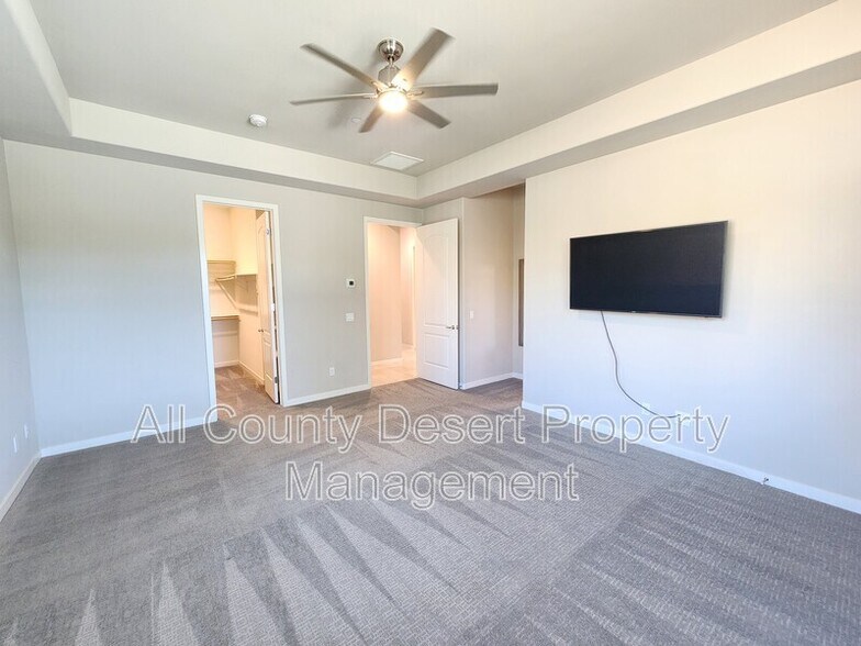 Building Photo - 78987 Yorkville Ln