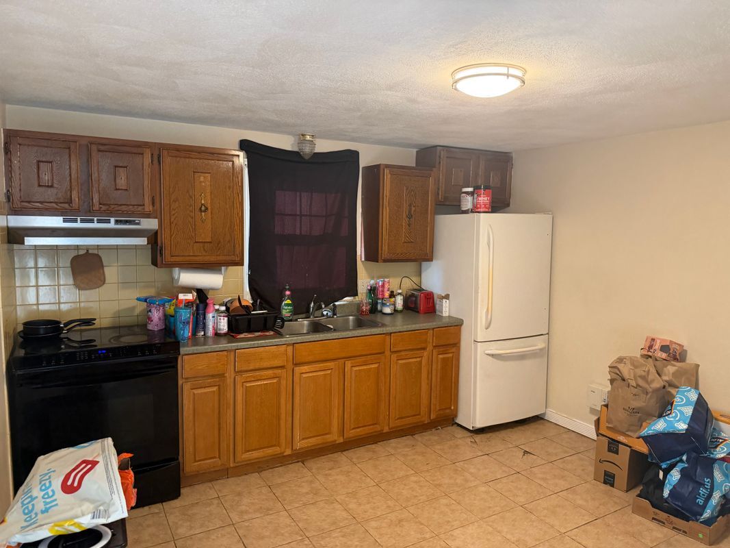 Building Photo - 14 Monson St