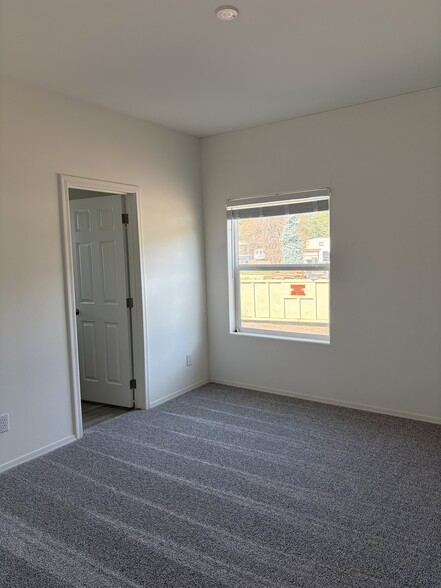 Building Photo - 2000 E Frontier Ave