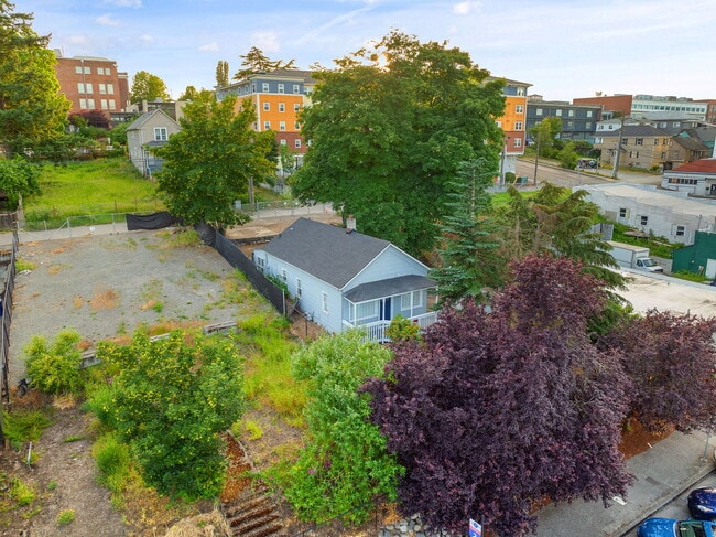 Building Photo - 1316 Tacoma Ave S