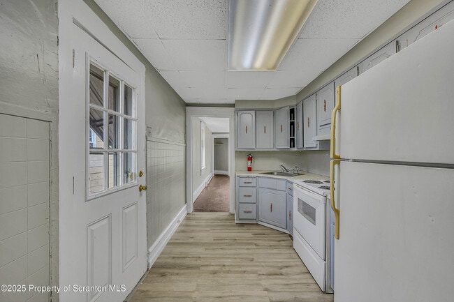 Building Photo - 627 Main St