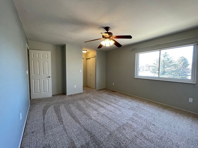 Building Photo - $0 DEPOSIT OPTION. 4BED/2.5BATH IN AURORA'S KINGSBOROUGH NEIGHBORHOOD