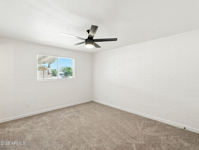 Building Photo - 2732 W Tuckey Ln