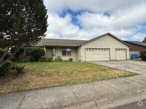 Building Photo - Charming One-Level Ranch in Peaceful Battl...