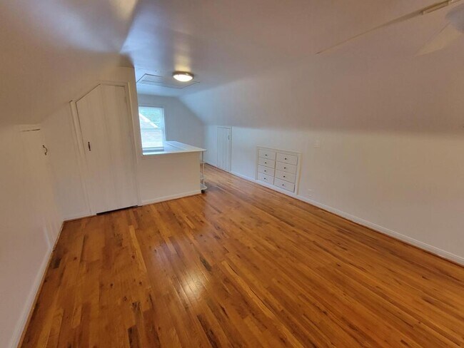 Building Photo - 13568 Norborne Ave