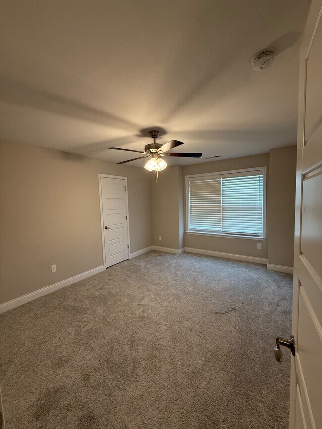 Building Photo - 6346 Walker Ct