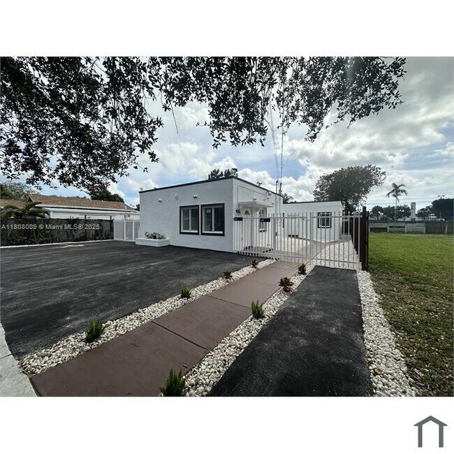 Building Photo - 1136 NW 55th St