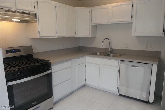 Building Photo - 4398 Bramblewood St