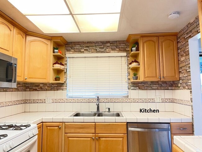 Building Photo - 34199 Cromwell Pl