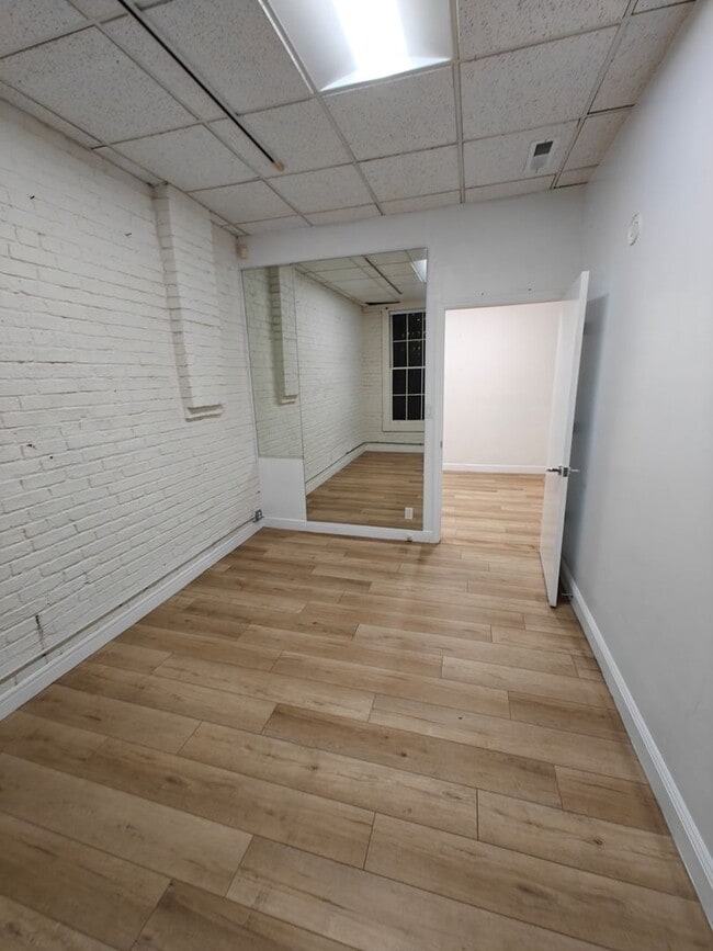 Building Photo - 733-739 Grant Ave / 30-40 Waverly Pl