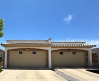 Building Photo - 4206 Tres Ninos Dr