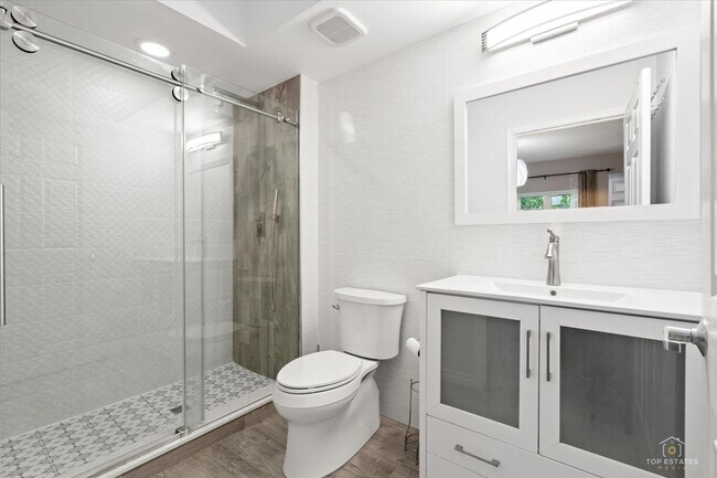 Building Photo - 3501 Wellington Ct
