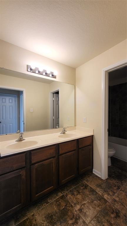 Building Photo - 2026 Silverwater Ct