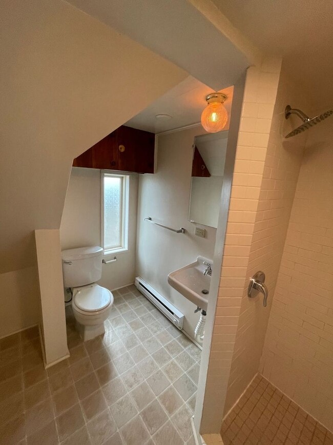 Building Photo - 1612 W 7th Ave