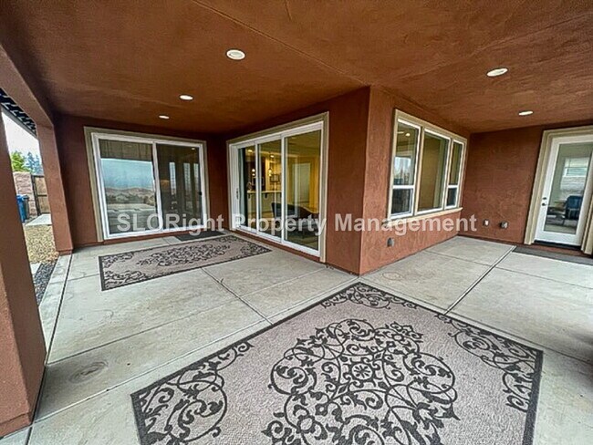Building Photo - AVAILABLE AUGUST - Spacious Nipomo Home - 2 Bed + spacious den / 2 Bath