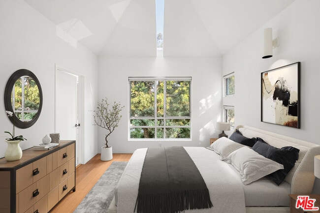 Building Photo - 1011 Pacific St