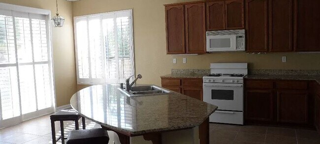 Building Photo - Lovely 4 Bed/3 Bath Home With A Bonus Room...
