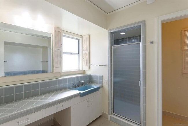 Building Photo - 3125 Qualtrough St