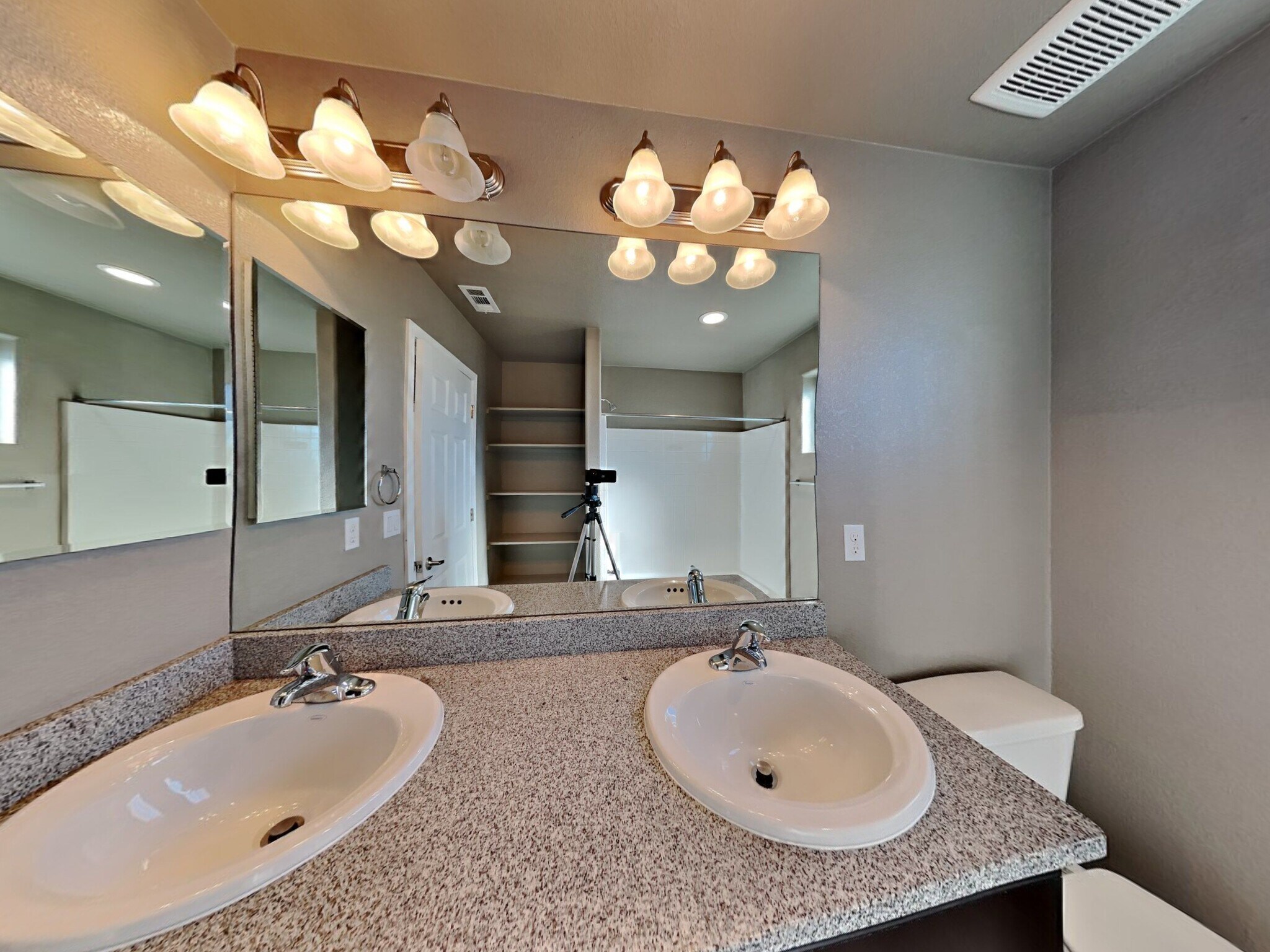 Building Photo - 3775 Thistledown Ct
