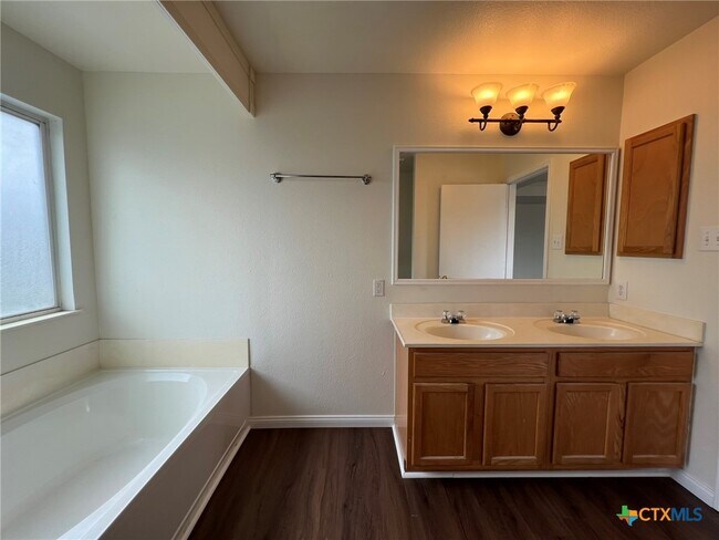 Building Photo - 2038 Castleberry Ridge